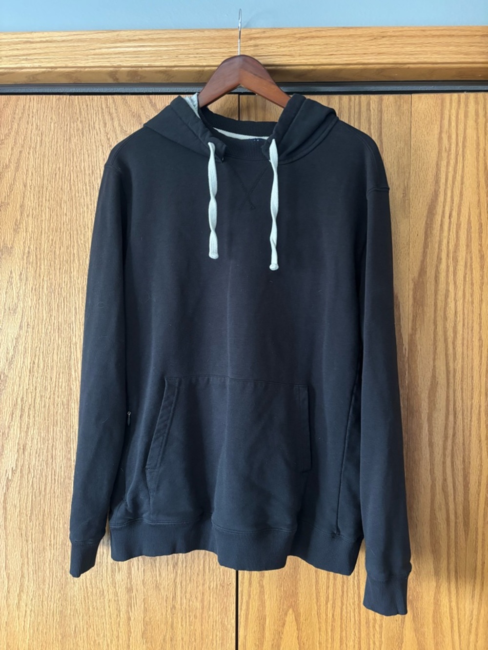 chubbies Black Pullover Hoodie with Contrast Drawcords
